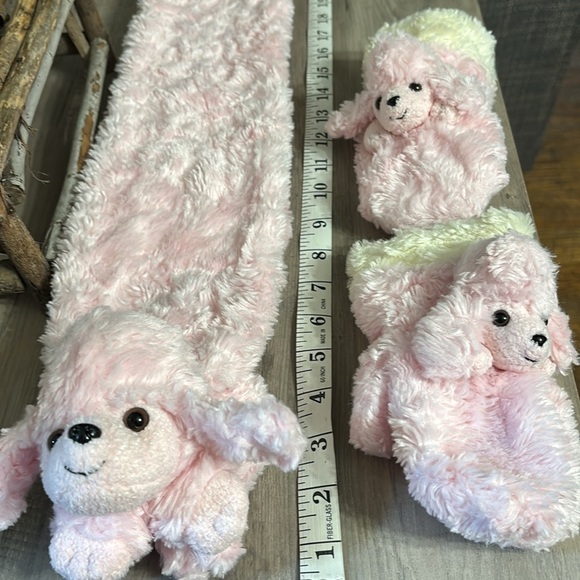 PRE OWNED VINTAGE BESTEVER PINK FAUX FUR GIRL'S POODLE SCARF AND PODDLE MITTENS - Picture 7 of 13
